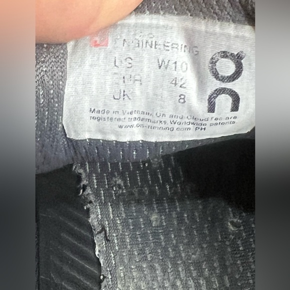 Women's On Running Cloudflyer Sneaker - Picture 2 of 10